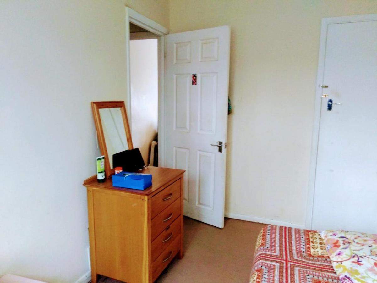 Comfortable Double Bedroom In London Hornchurch Exterior foto